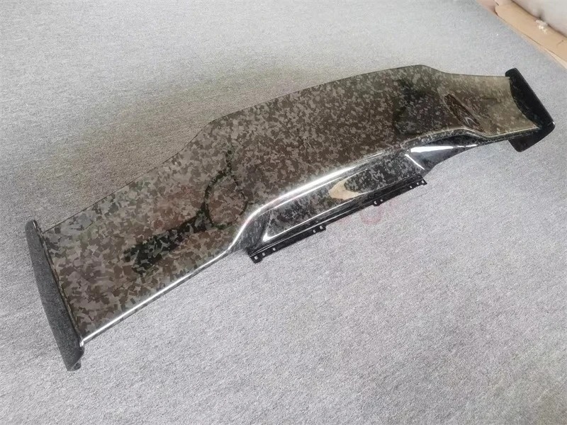 V-shaped Dry Carbon Fiber Forged Pattern Rear Spoiler, Suitable for Huracan LP580/LP610